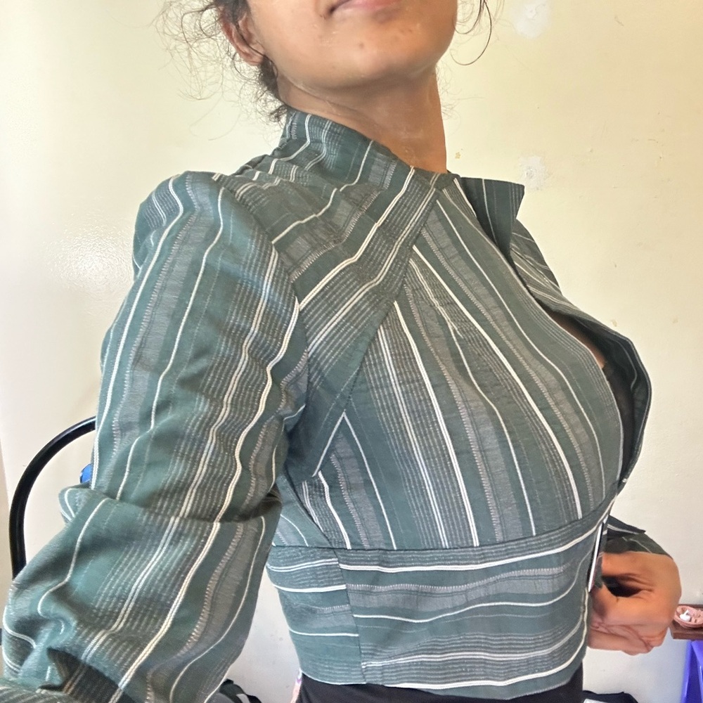 Incredibly slimming, cool and stylised crop jacket - Picture 3 of 7